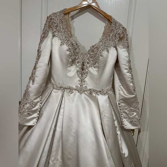 Wedding Dress by: Sottero and Midgley by Maggie Sottero - Picture 5 of 8